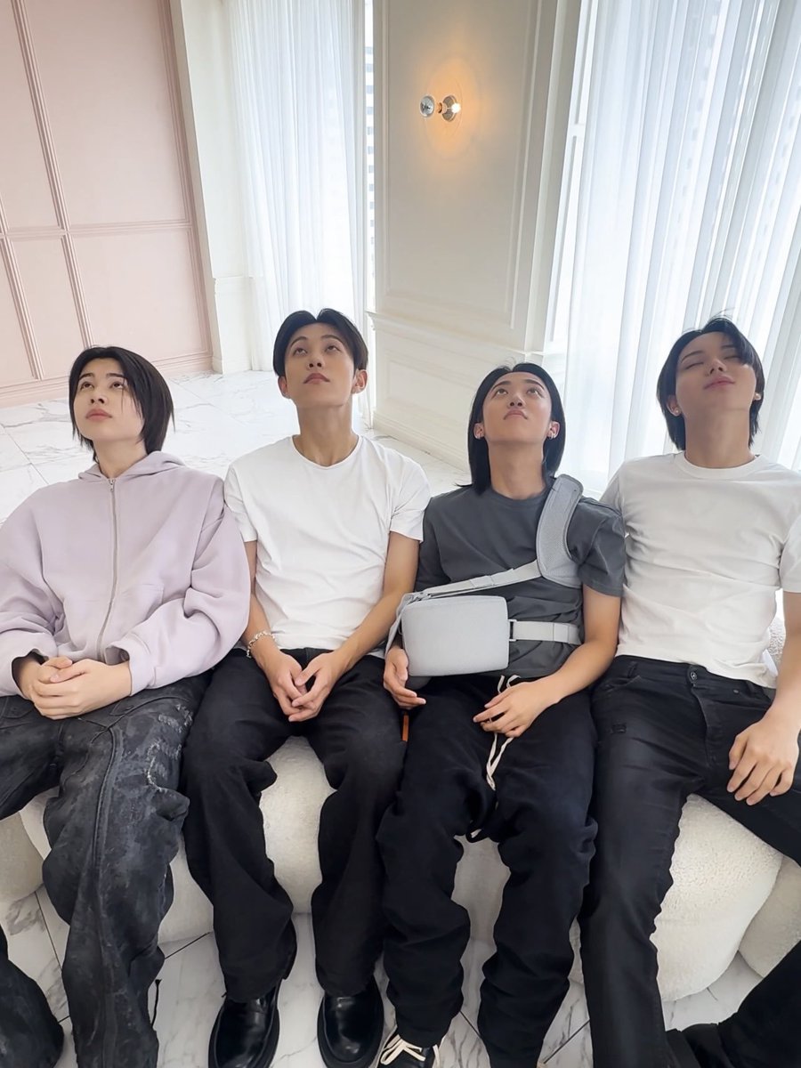 PenghuniLUI's tweet photo. me and my abang abang
@penghuniOHYUL @penghuniRYUL @penghuniWOOJIN https://t.co/kBBESEuwWT