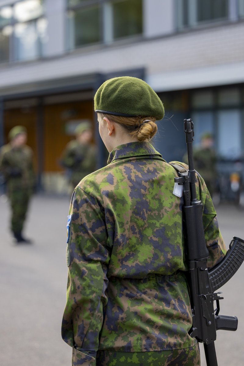 PorinPR's tweet photo. Alokasjakson mieleenpainuvimpia asioita on sulkeisjärjestyksen harjoittelu. Sulkeisjärjestykseksi kutsutaan joukon ryhmitystä ja toimintaa silloin kun joukon osien paikat ovat tarkoin toistensa suhteen määrätyt.

#porpr https://t.co/GKfNMLMIz0