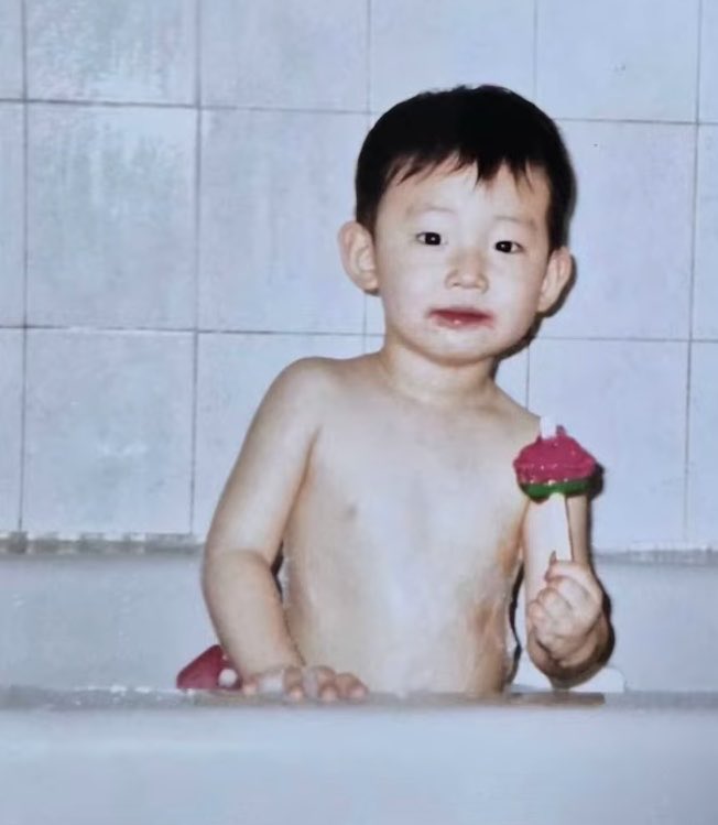 sillyjjuni's tweet photo. the ice cream graphic was based on an actual baby photo of yeonjun eating ice cream 🥹 https://t.co/LJNXyVAsVX