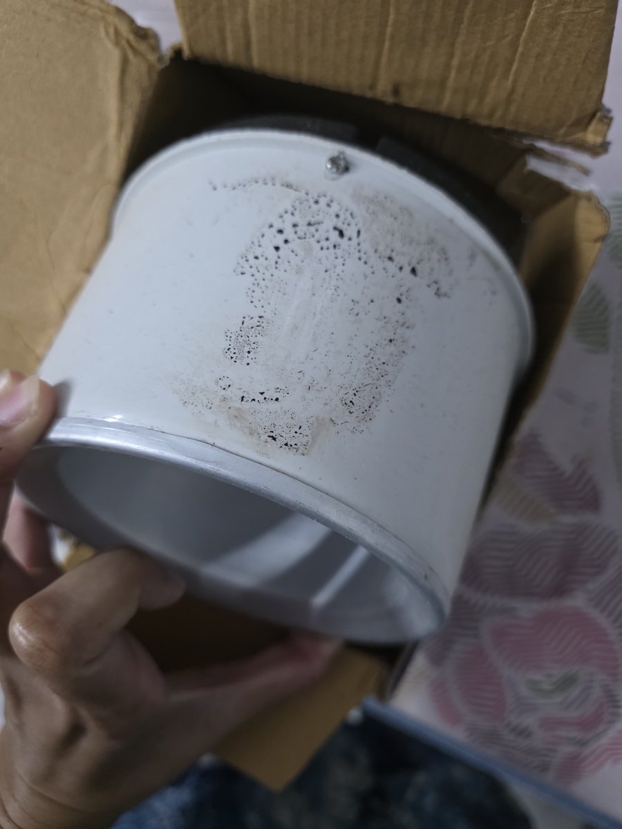 arushaaa26's tweet photo. @MyntraSupport  is this how you deliver the product https://t.co/cvUAviC4qG