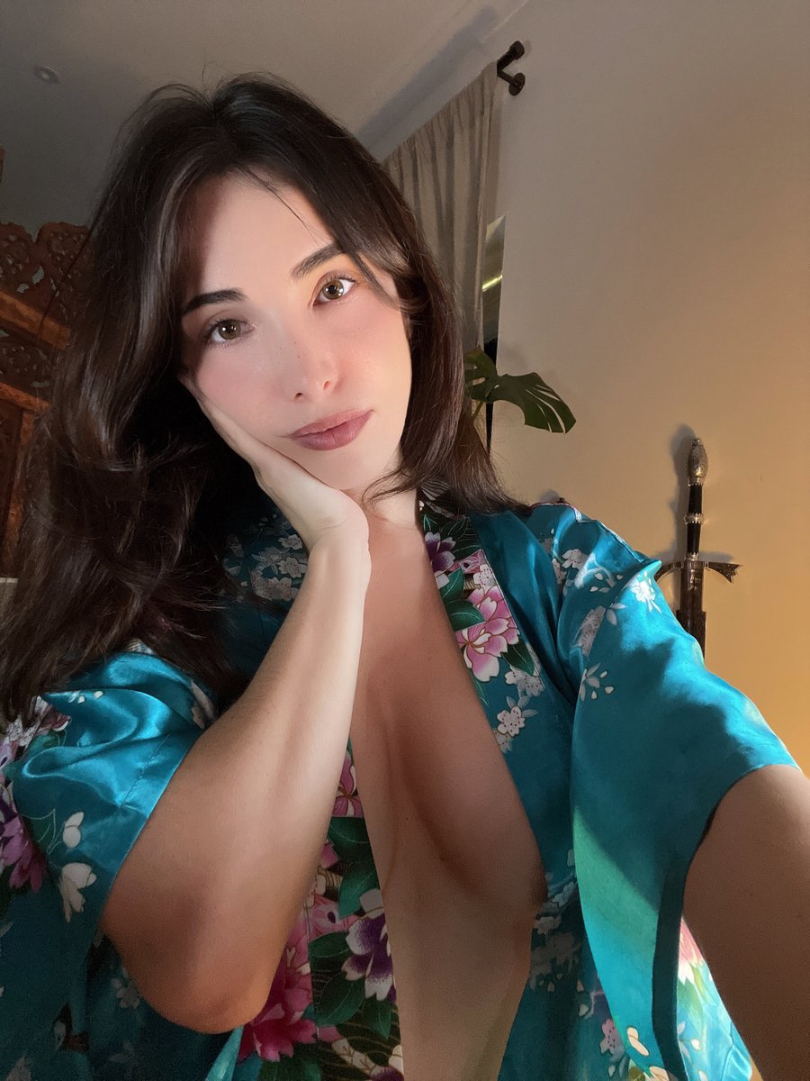 Liz tweet media