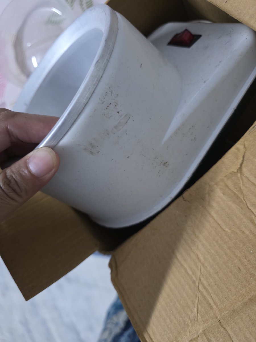 arushaaa26's tweet photo. @MyntraSupport  is this how you deliver the product https://t.co/cvUAviC4qG