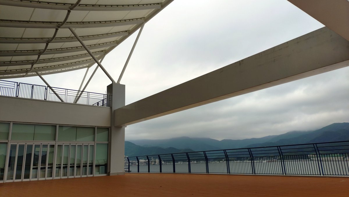 pm_kurofu's tweet photo. 【ポケミニ☆6】当日だいぶ涼しい予報がでています。ちょっと天気悪そうなかんじですね、なんとか雨もってくれないかな…！と毎日天気予報をみてうなっております。こちらは先日ちょっと曇りでしたが交流デッキで撮影してきた写真です。
#ポケミニseaside6 https://t.co/khP3iOqJq7