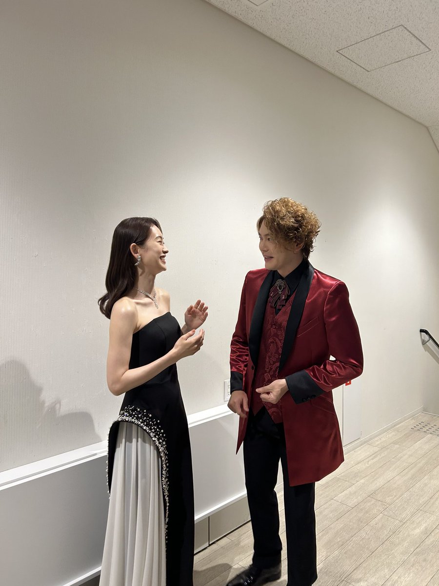 manaki_official's tweet photo. 一緒に出演させていただいた、
#佐藤隆紀 さんと📸

出番でないところも佐藤さんと袖で
楽しくステージ見ておりました🤣✨

指揮者の
#角田鋼亮 さん
司会の
#塚本江里子 さんと📸

ありがとうございました✨ https://t.co/xU39mc1IiN