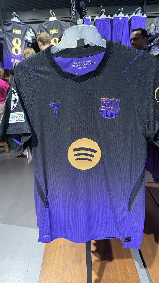 mas_que_pelotas's tweet photo. 👕 ¿Qué os parece la nueva equipación del Barça? https://t.co/2S9R2vwNEL
