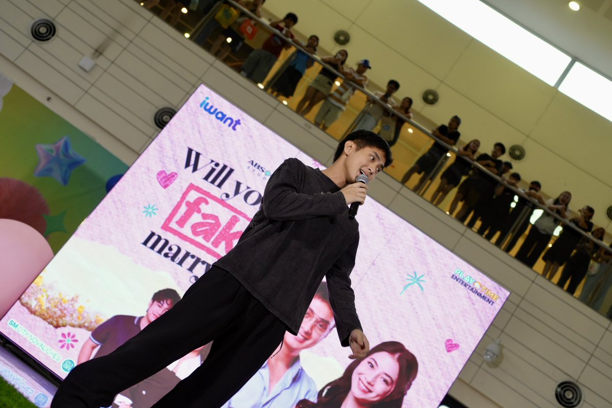ofc_iwant's tweet photo. Patok hanggang sa SM City Novaliches ang tamis-asim love story nina June & Ping! 😍Thank you for joining our Merry-Go mall show kasama ang cast of #WillYouFakeMarryMe Karina, Miguel, JM & Fyang with our guest, 1621!

Bitin sa kilig? Abangan ang #WillYouFakeMarryMe❓💍 Season 2, COMING SOON on #iWant!