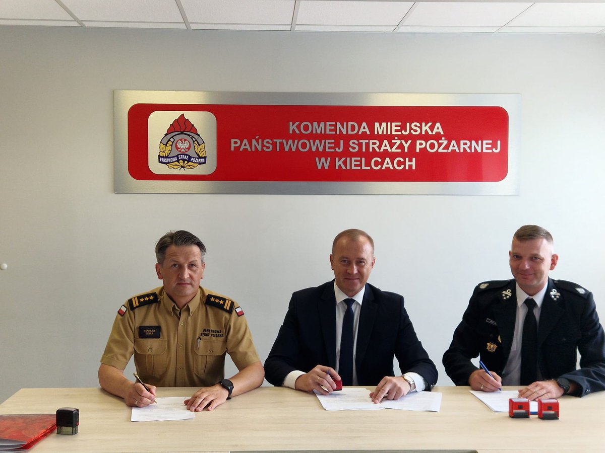 kmkielce's tweet photo. 23 lipca podpisano porozumienie otwierające jednostce z gminy Górno drogę do włączenia w struktury KSRG 🚒💪
Gratulujemy druhom i życzymy powodzenia! 👏🔥
https://t.co/Pro0cfRLtM https://t.co/yMg5UQuszi