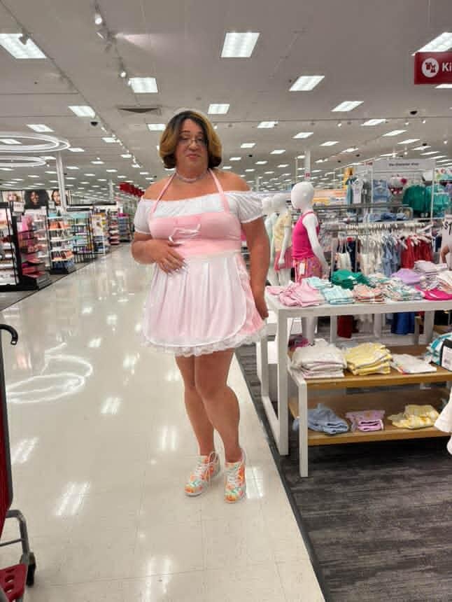 StacyObeys's tweet photo. @Mistressmar11 @Sissy Out shopping like an obedient sissy https://t.co/oZP6wOTKdk