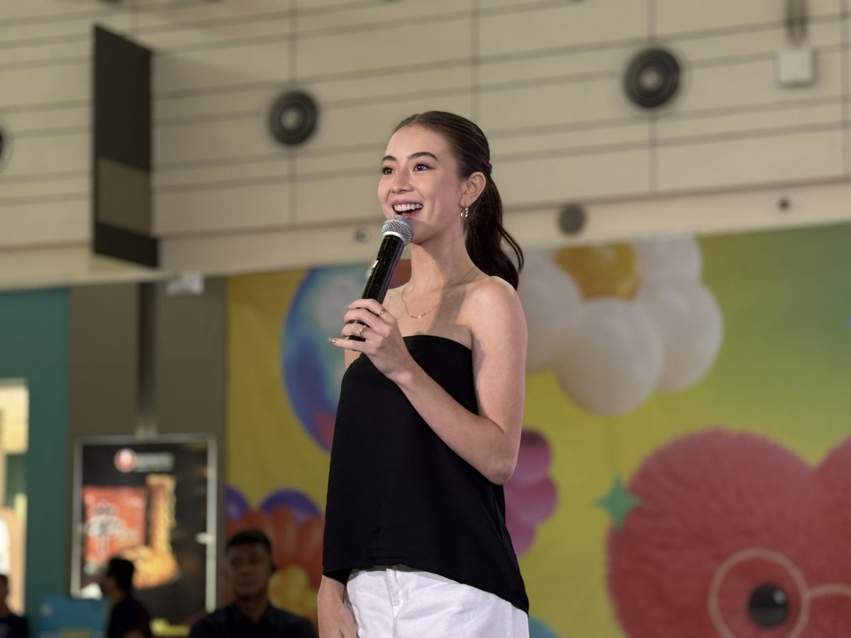 ofc_iwant's tweet photo. Patok hanggang sa SM City Novaliches ang tamis-asim love story nina June & Ping! 😍Thank you for joining our Merry-Go mall show kasama ang cast of #WillYouFakeMarryMe Karina, Miguel, JM & Fyang with our guest, 1621!

Bitin sa kilig? Abangan ang #WillYouFakeMarryMe❓💍 Season 2, COMING SOON on #iWant!