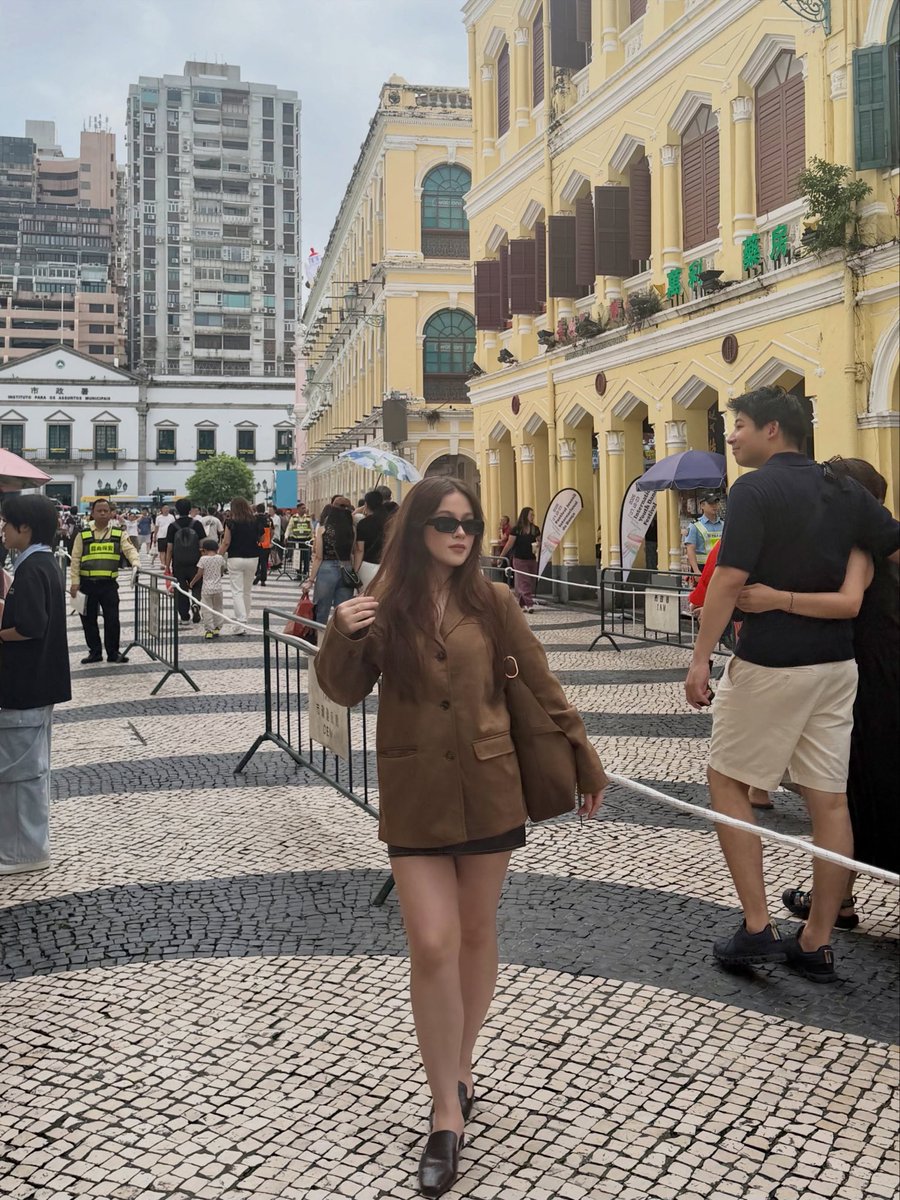 captaltruther_'s tweet photo. sightings from her macau trip she’s so prettyyy 

#KrystalMejes https://t.co/TKemPV3nyB