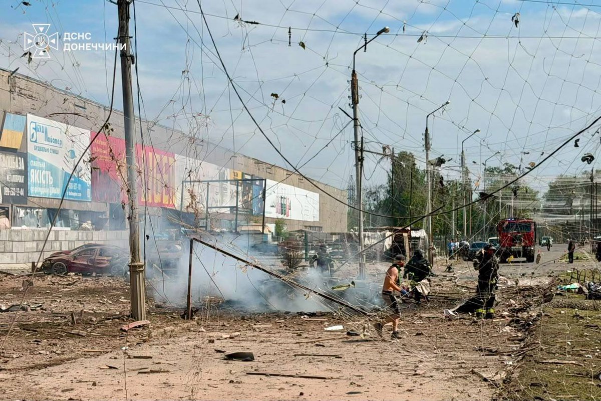 aleksthgrt's tweet photo. 🚨BREAKING NEWS

The Russian army launched an attack on a military fair in Kiev; numerous high-ranking military officials are reported to have been killed.🇷🇺🚀🔥 https://t.co/aJQOXnJ4d0