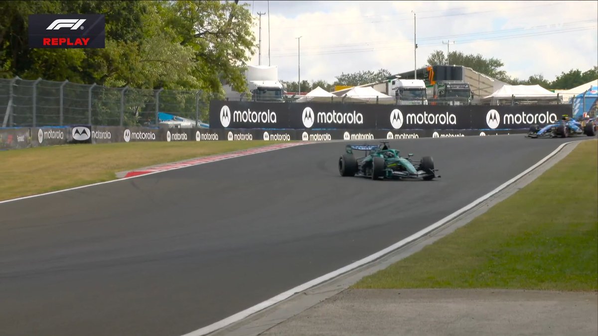 f1speed_indo's tweet photo. RED FLAG 🔴🔴

Suspensi belakang Stroll rusak.
Mobil baru upgrade padahal..

Dan ini rusaknya bukan karena kerb. Begitu Stroll tancap gas di exit T3, suspensinya rusak. Antara beneran suspensinya yang rusak atau karena ban tidak terpasang sempurna. https://t.co/qnuxulu8Zv