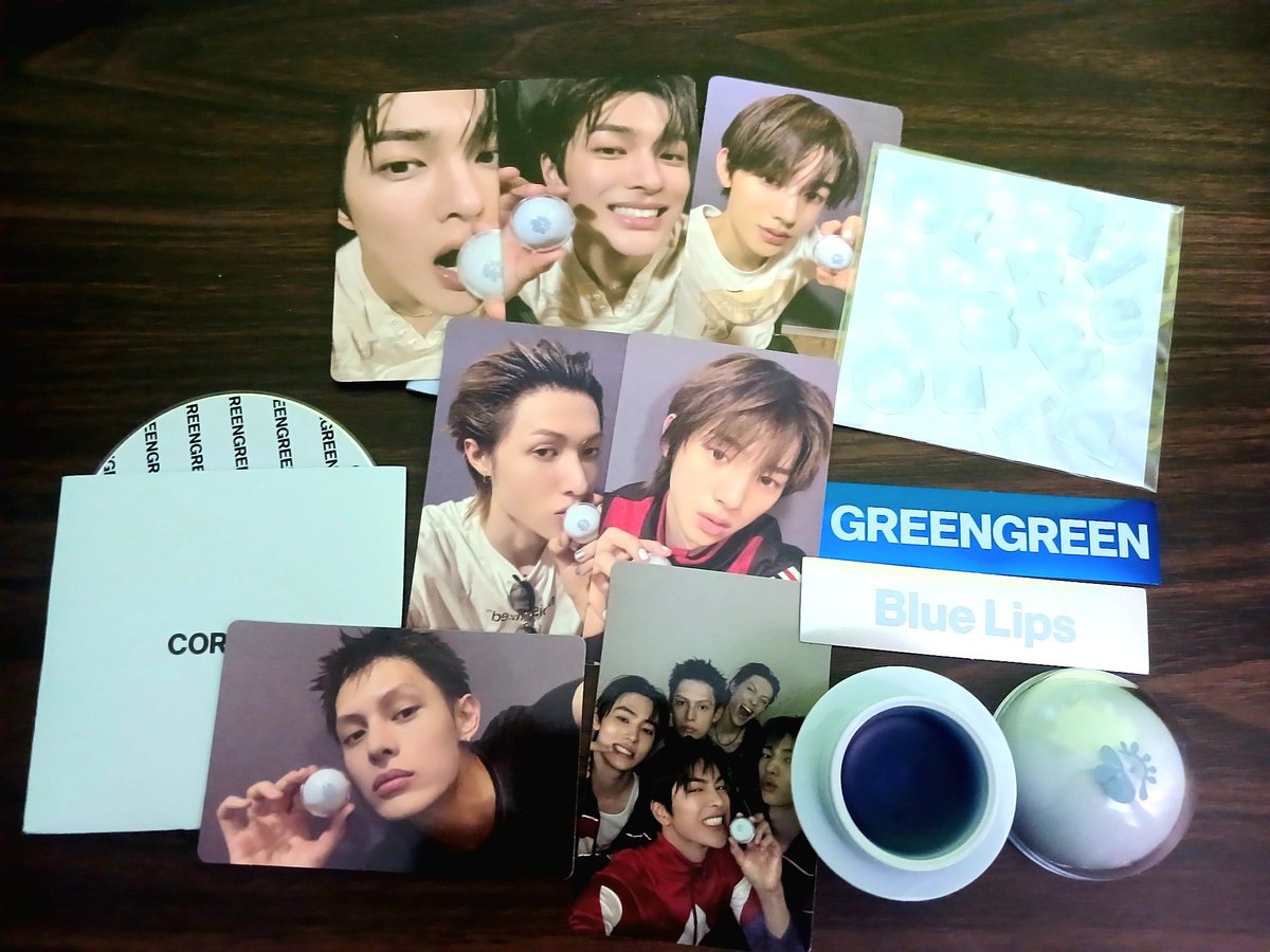 chamomitle's tweet photo. Hanya Cortis yang membuat gua kembali beli album Korea lagi setalah kurleb 4 tahun hiatus jajan merch k-pop. Lucu banget lagi album GREENGREEN Blue Lips ver ini. Lalu dapat pc my muse alias Dd Keonho. https://t.co/Ew7bD8ZPXi