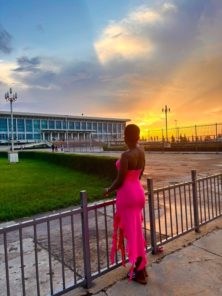 AfiMido's tweet photo. ✨Appréciez ce magnifique couché du soleil à #Kara qui contraste avec la couleur froide du Palais ✨

#Togo https://t.co/oAsDWCEjUB
