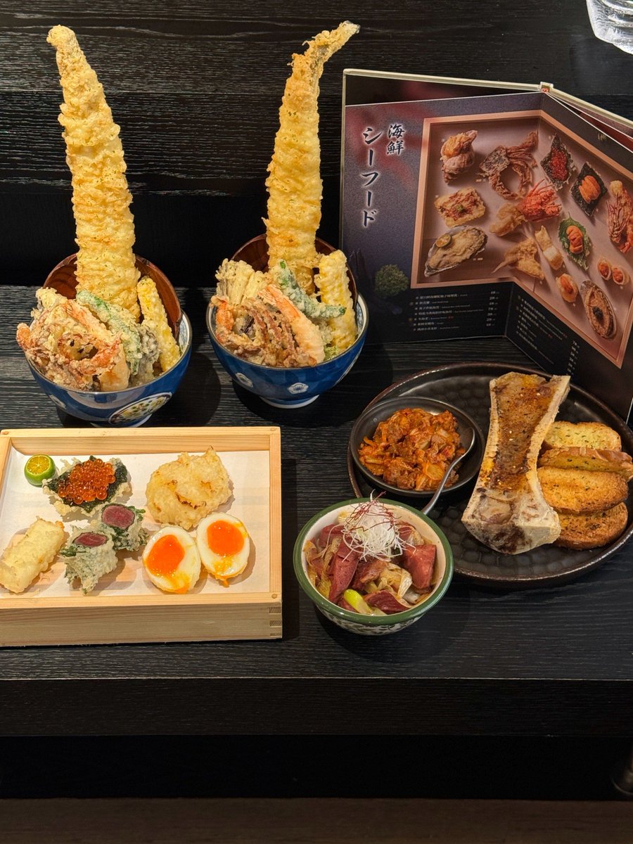 daelgu23908608's tweet photo. Late night craving hits—steaming miso soup with crispy tempura straight from the small diner’s grill. No crowds, just warm bites and quiet hum. Perfect 1AM pick-me-up.， https://t.co/KBS9GWcmrm