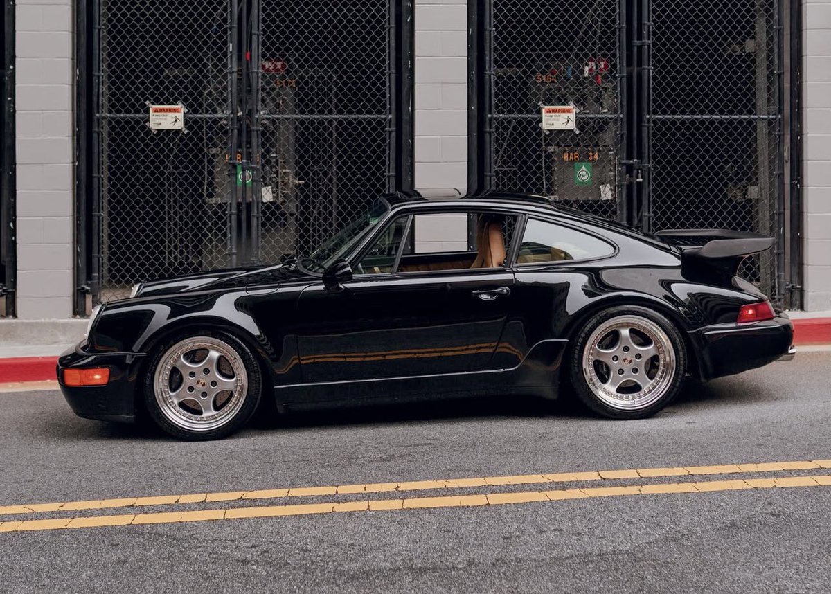 PorscheCIub's tweet photo. Black 964 Turbo https://t.co/c8D5C0jEO9