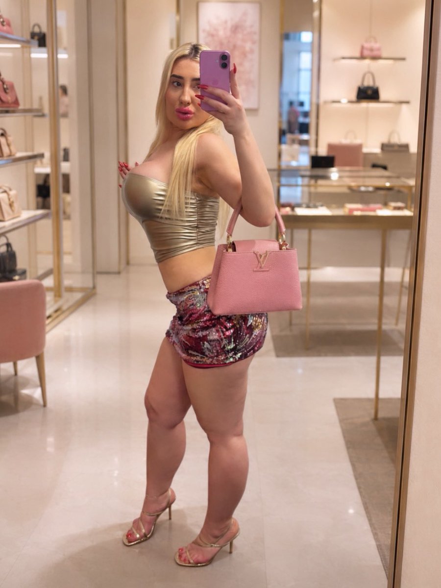 Miss Ferrari tweet media