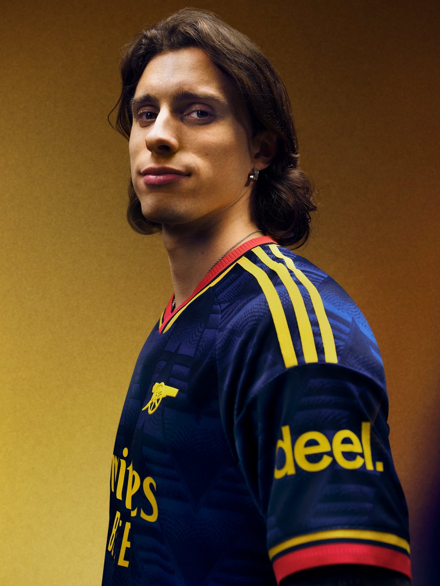 adidasJP's tweet photo. 傷んだバナナの再現。​

かつて愛された伝説的なグラフィックをネイビーをベースにアップデートしたアーセナル 2026/2027 アウェイ ユニフォームが登場。​

7月24日(金)17時より発売開始。​

📲 https://t.co/ktNzYzzQK3 https://t.co/bUuzlIq6oE