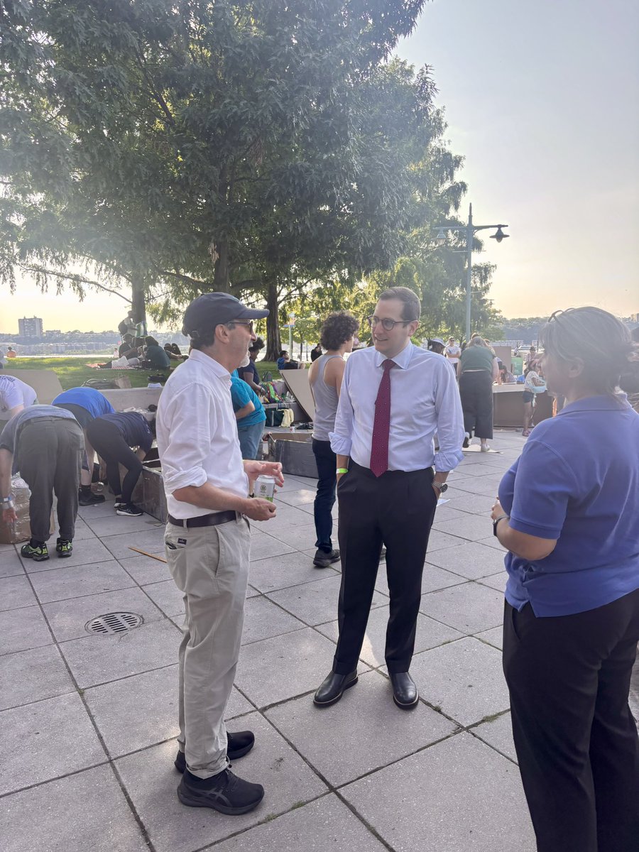 MicahLasher's tweet photo. It was great to be with so many community members along the Hudson last night to kick off this year’s City of Water Day! Thank you to @OurWaterfront and all the organizational partners who bring New Yorkers closer to their waterfronts.

Stay tuned for next year — I’ve promised to build my own cardboard kayak and hop in!