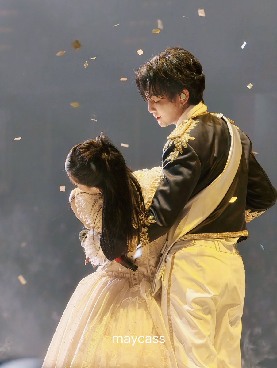 mayyycass's tweet photo. ้เจ้าชายชุติวัฒน์ ทรงพระสิริโฉมมากค่า 😆😆

HEART BUS

#HEARTchuthiwat
#BUS_LIGHTASONE_D1 https://t.co/3Gk1sy0tXm