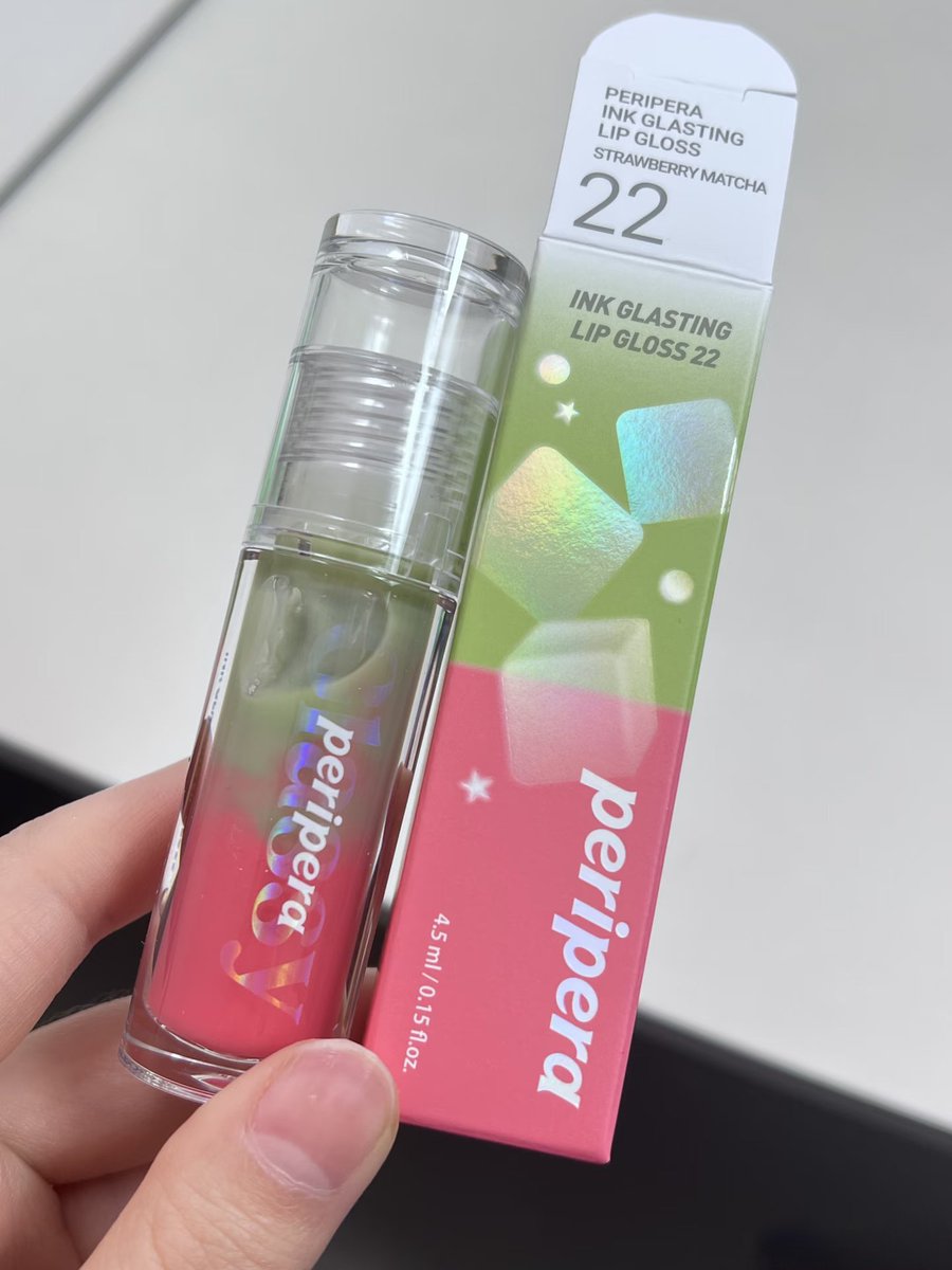 haivcy's tweet photo. PLISS.. lihat deh peripera lip gloss ini!!! cantik banget warna shadenya combo strawberry matcha 🩷💚 https://t.co/embkWd5BQ8