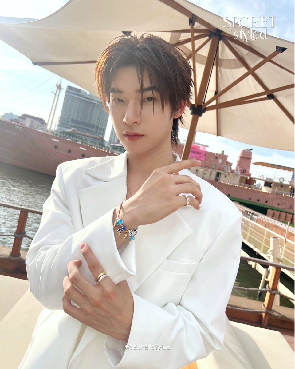 SECRET_Styled's tweet photo. #PANDORATHAILAND
#PANDORAESSENCE
#TANACHIRA
#PandoraTHxTeeTee
#twnpich
หล่อแบบตะโกน! ‘ตี๋ตี๋ - วันพิชิต’ ในงาน PANDORA Essence of Summer ที่ได้แรงบันดาลใจมาจากหยาดฝนในฤดูร้อน และสนุกไปกับ PANDORA MOMENTS ที่นำความมีชีวิตชีวาของโลกใต้ท้องทะเล ✨🌊
#SECRETStyled https://t.co/Z6LzhkS50W