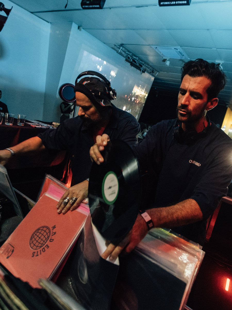 los_suruba's tweet photo. Valencia 🤝 Suruba

We love Valencia...and Valencia always shows us love back.
What a vibe. What a crowd! You never disappoint!
Just over three hours of vinyl, taking our time, telling a story one record at a time.
Last Saturday was one of those afternoons that reminded us all ❤️ https://t.co/CWa0kgm0mO