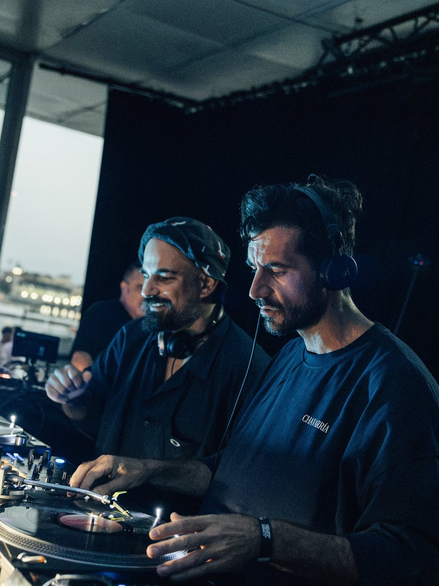 los_suruba's tweet photo. Valencia 🤝 Suruba

We love Valencia...and Valencia always shows us love back.
What a vibe. What a crowd! You never disappoint!
Just over three hours of vinyl, taking our time, telling a story one record at a time.
Last Saturday was one of those afternoons that reminded us all ❤️ https://t.co/CWa0kgm0mO