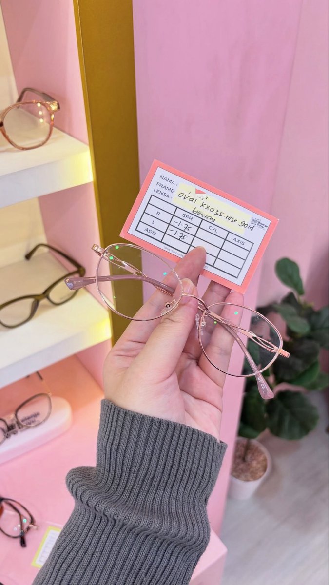 ichfuyu's tweet photo. PANTES RAME MULU, optiknya lagi diskon 50%. lensa minus plano sampai -5.00 harganya dari 95.000 diskon jd 47.500 ajaa https://t.co/8MBvUw7I3c