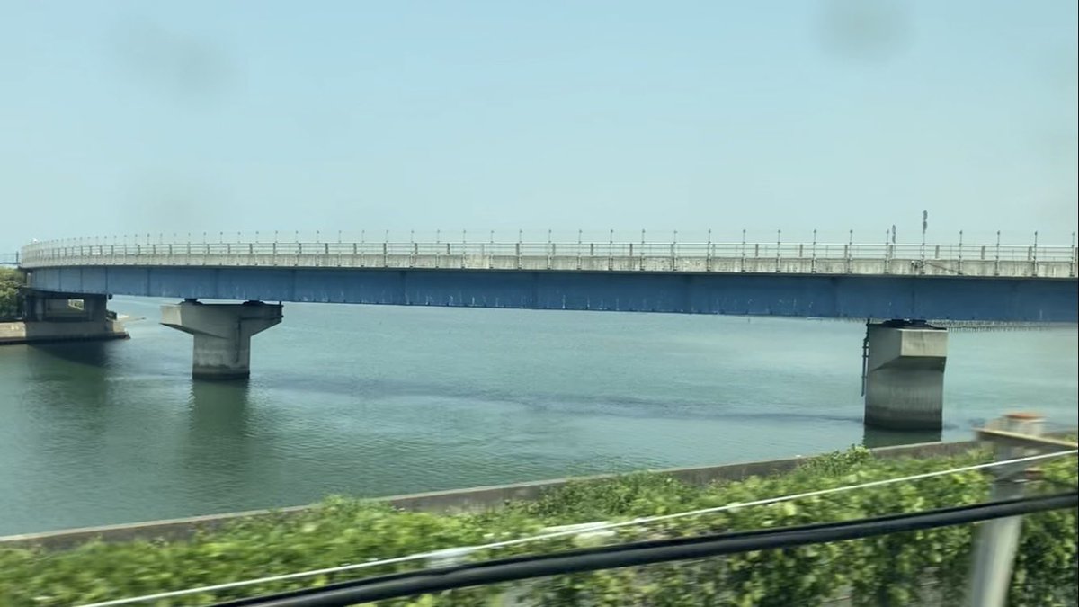 moooooi0103's tweet photo. 今日の新幹線から。
スマホで撮れる荒い写真も悪くないな。 https://t.co/w60KEJGsGI