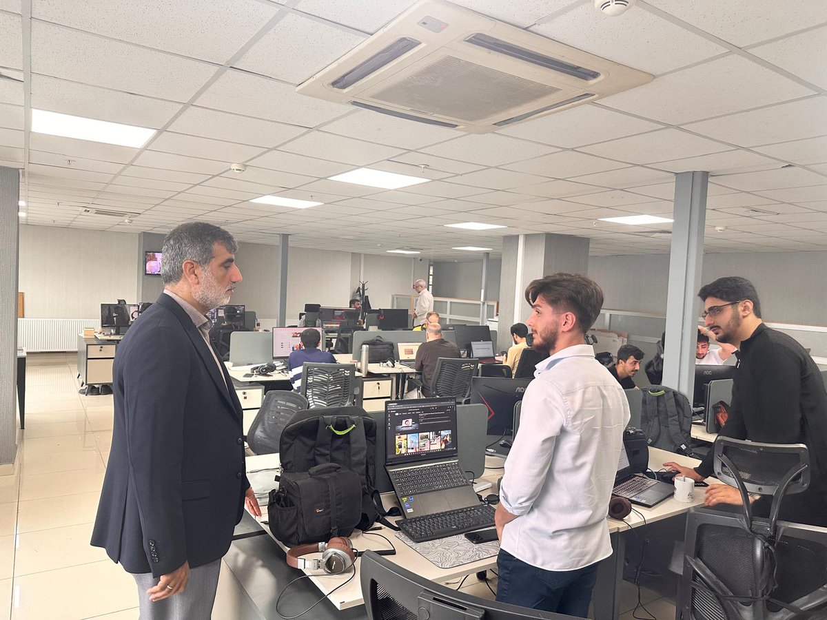 MehmetEsin_'s tweet photo. Basın, bir toplumun vicdanı, hakikatin ışığı ve haksızlığa karşı duran en güçlü sestir.
#24Temmuz Gazeteciler ve Basın Bayramı vesilesiyle emektarı olmaktan gurur duyduğum @Dogruhaber Medya'yı ziyaret ettik.
Doğru ve ilkeli haberciliğe emek veren meslektaşlarımın gününü kutlarım. https://t.co/UI8EHpP2VA