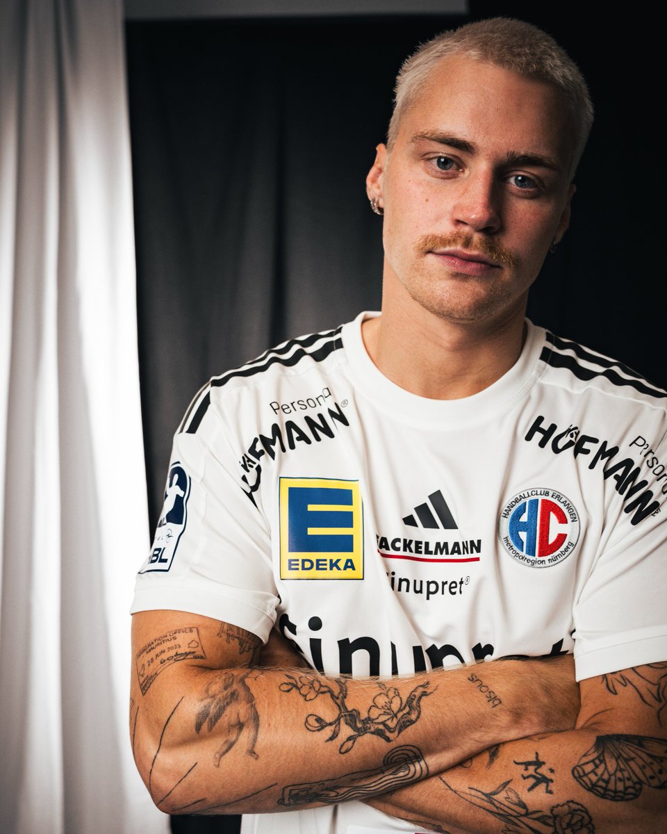 HCErlangen's tweet photo. Diesen Look tragen wir 2026/27 in fremde Hallen! ⚪
Ab sofort im Fanshop erhältlich! 🛍
📲 https://t.co/rap1a2Yyti
#hce #hbl #handball https://t.co/SpgB7feFJz