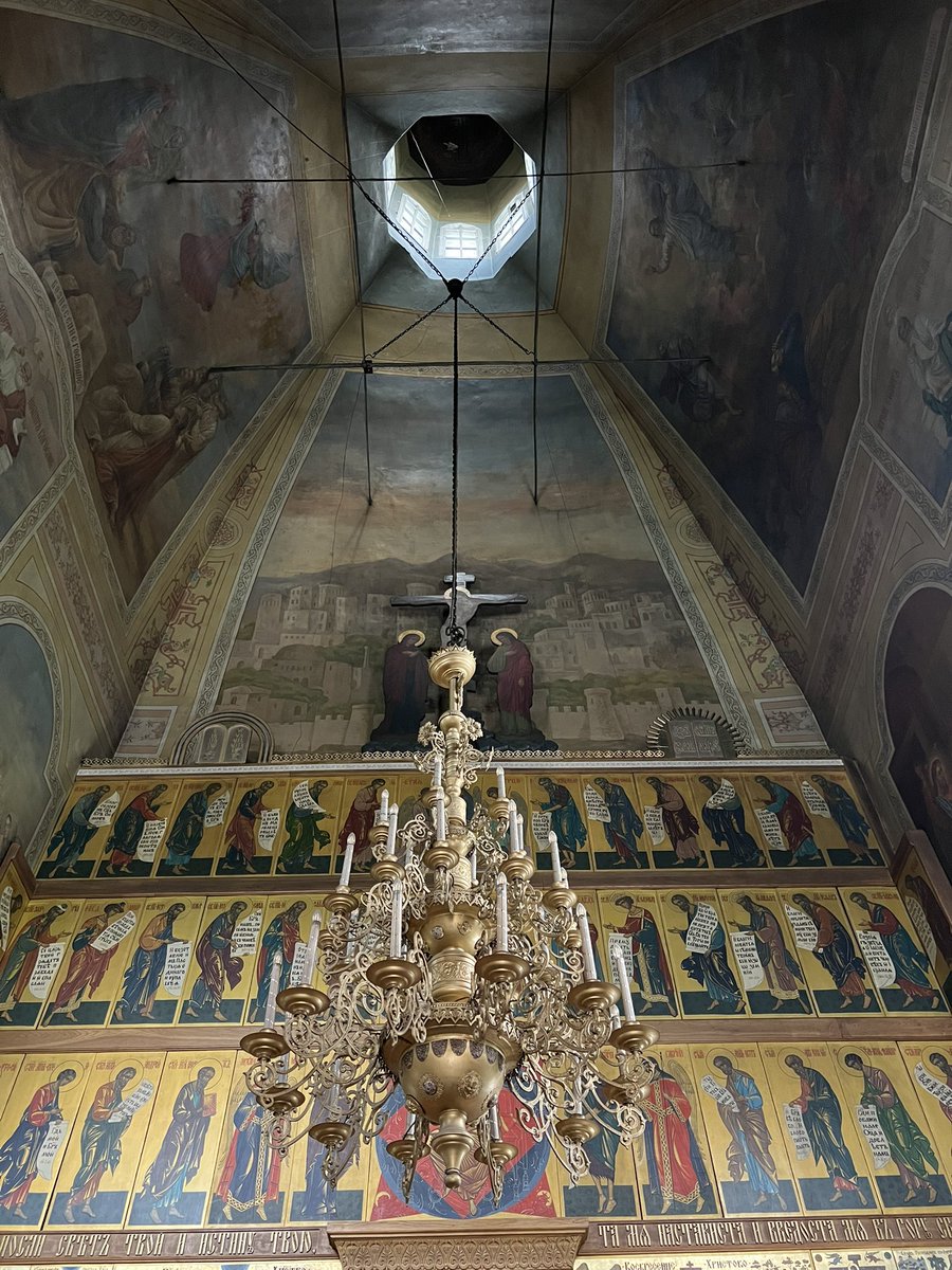 alleshov's tweet photo. The Spaso-Preobrazhensky Church in Vladimir stands on the site of Prince Andrei Bogolyubsky’s court. The first church appeared here in 1108–1116, and in 1164 the prince rebuilt it in white stone. After the great fire of 1778 it was reconstructed - this is the look we see today. Closed in 1937 and turned into a warehouse, it was returned to the faithful only in 1993. Now, together with St. Nicholas Church and the chapel marking 2000 years of Christianity, it forms a charming ensemble right in the heart of the city. ⛪

#Vladimir #Russia #OrthodoxChurch #RussianHistory #SpasoPreobrazhensky #AndreiBogolyubsky #Heritage