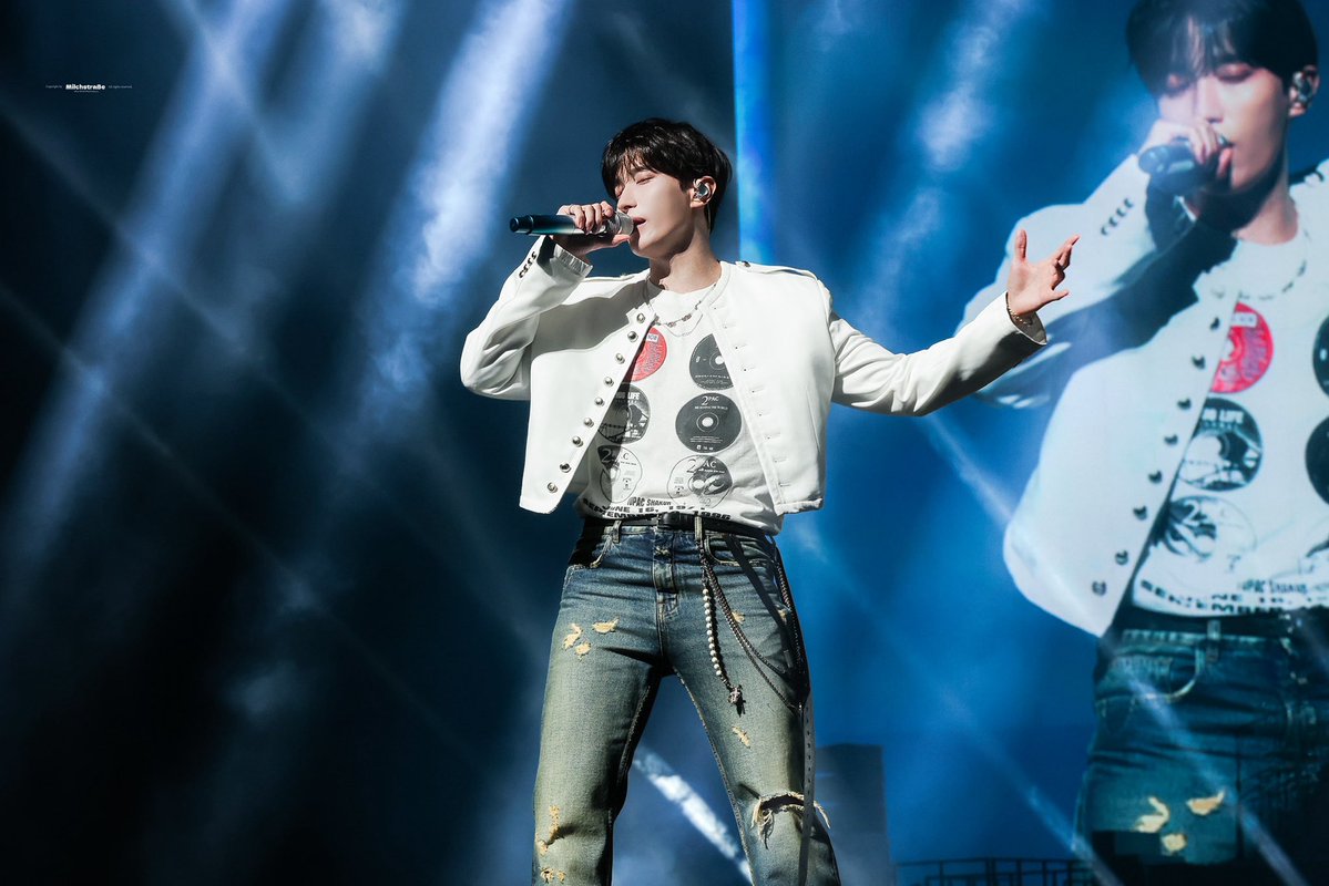 milchstrabe_dk's tweet photo. 260724 DXS on STAGE

🤘🎵

#도겸 #DK #석민 #李碩珉 #李硕珉 #ドギョム #DOKYEOM #세븐틴 #SEVENTEEN https://t.co/lNCrLA66do