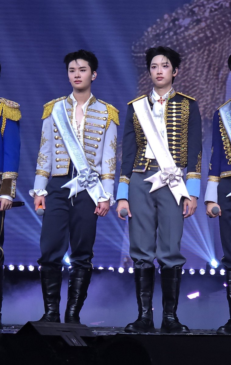 mamohyung's tweet photo. Prince 🤴🏻 and Prince 🤴🏻

#THAIchayanon #NEXnattakit 
#BUS_LIGHTASONE_D1 https://t.co/RIH7rvs2Yt