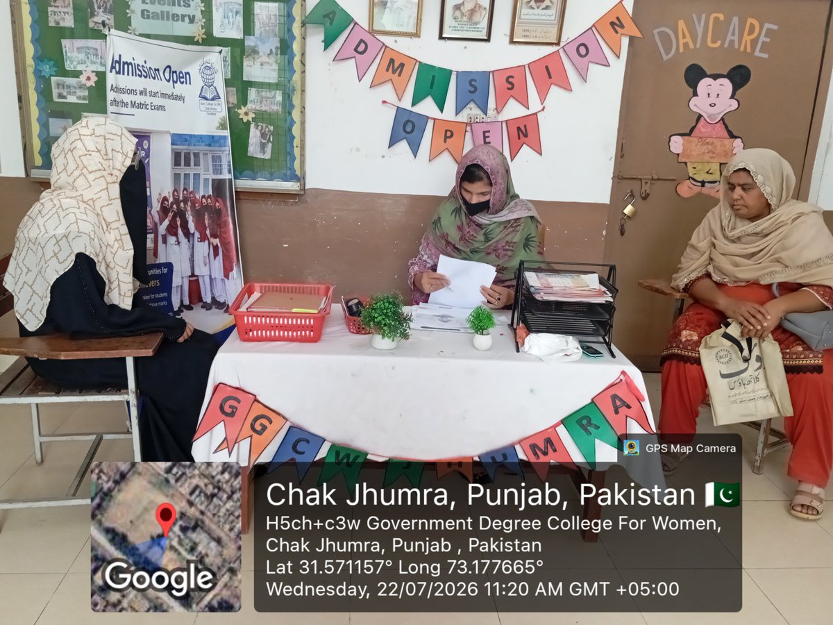 GGCWCJf's tweet photo. Admission Desk Operational At Govt Graduate College W Chak Jhumra Because Education Is The Future 💫🇵🇰 
#معیاری_تعلیم_روشن_مستقبل https://t.co/rW70gf4ePw