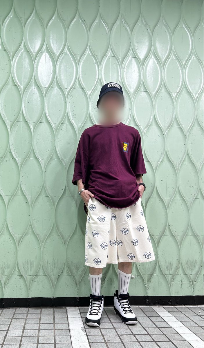 SanDiego_Jordan's tweet photo. ハーフパンツのXLを購入。
財布を入れるとパンツが下がってきて腰パンになる。
おじさんなのにハーフパンツを履いてそのうえ、腰パンでいいのかなぁ?
嫁さんは笑っているし。
暑いからまぁいいか。
#aj9
#keboz https://t.co/EFcmUunJmr