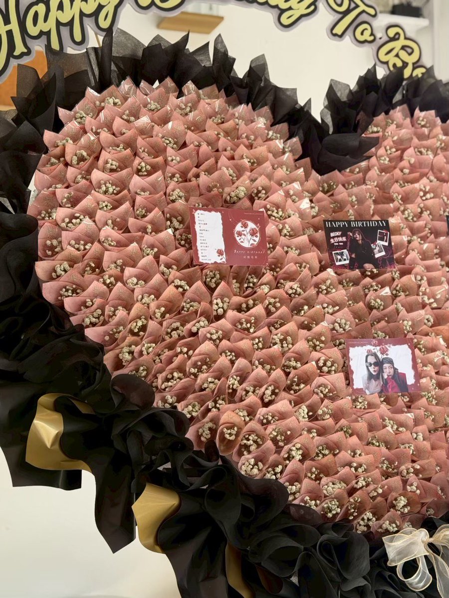 pandastudio_bkk's tweet photo. Remember the spectacular money-heart
we created for Becky’s birthday? 🌹
It’s time to show Freen that same
incredible level of love.
#pandafloral
#freenbirthday
#freenbeck
#fansupport
#应援 https://t.co/Esi6F9jRdm