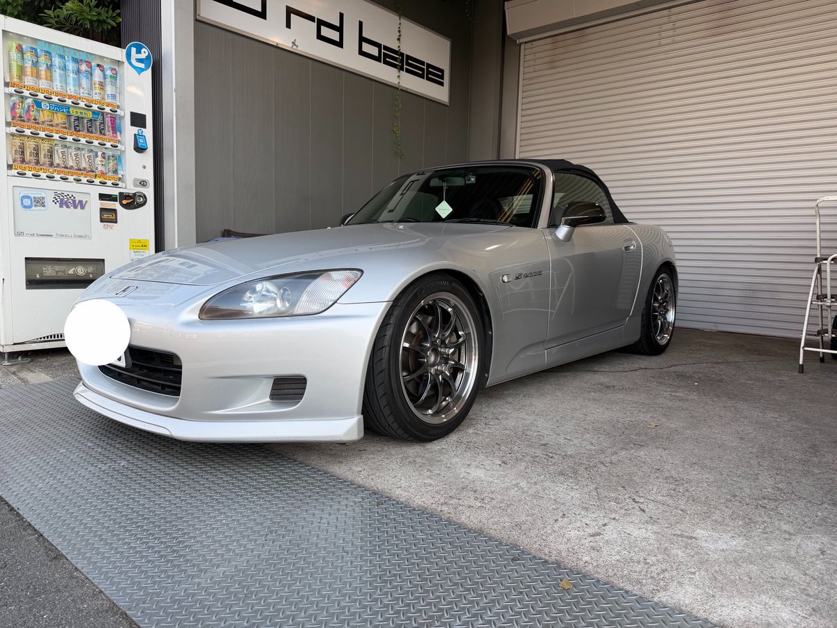 s2000ftamaru's tweet photo. ずっとガレージで文鎮とかしてたs2000ついに触り始めました！！
手始めに、某緑色の足、オクヤマタワーバー、MOMOステ、ASMのマフラーに交換🚗
試走がてら某お山に遊びに行きましたがクソ楽しいwwww
状態がとてつもなくいいので、信号待ちで突っ込まれないように気を付けなが乗ります🫡 https://t.co/5R5guDgP2m