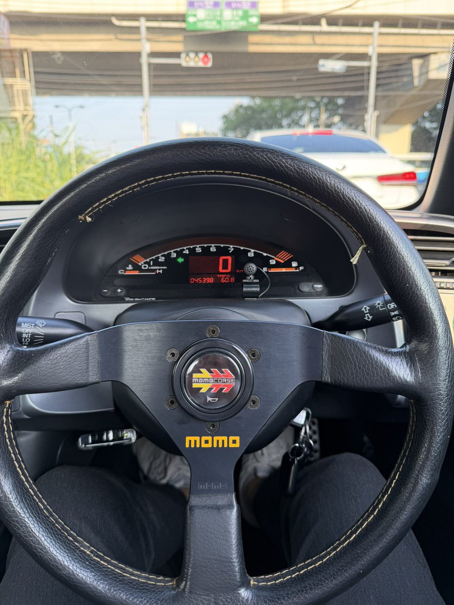 s2000ftamaru's tweet photo. ずっとガレージで文鎮とかしてたs2000ついに触り始めました！！
手始めに、某緑色の足、オクヤマタワーバー、MOMOステ、ASMのマフラーに交換🚗
試走がてら某お山に遊びに行きましたがクソ楽しいwwww
状態がとてつもなくいいので、信号待ちで突っ込まれないように気を付けなが乗ります🫡 https://t.co/5R5guDgP2m