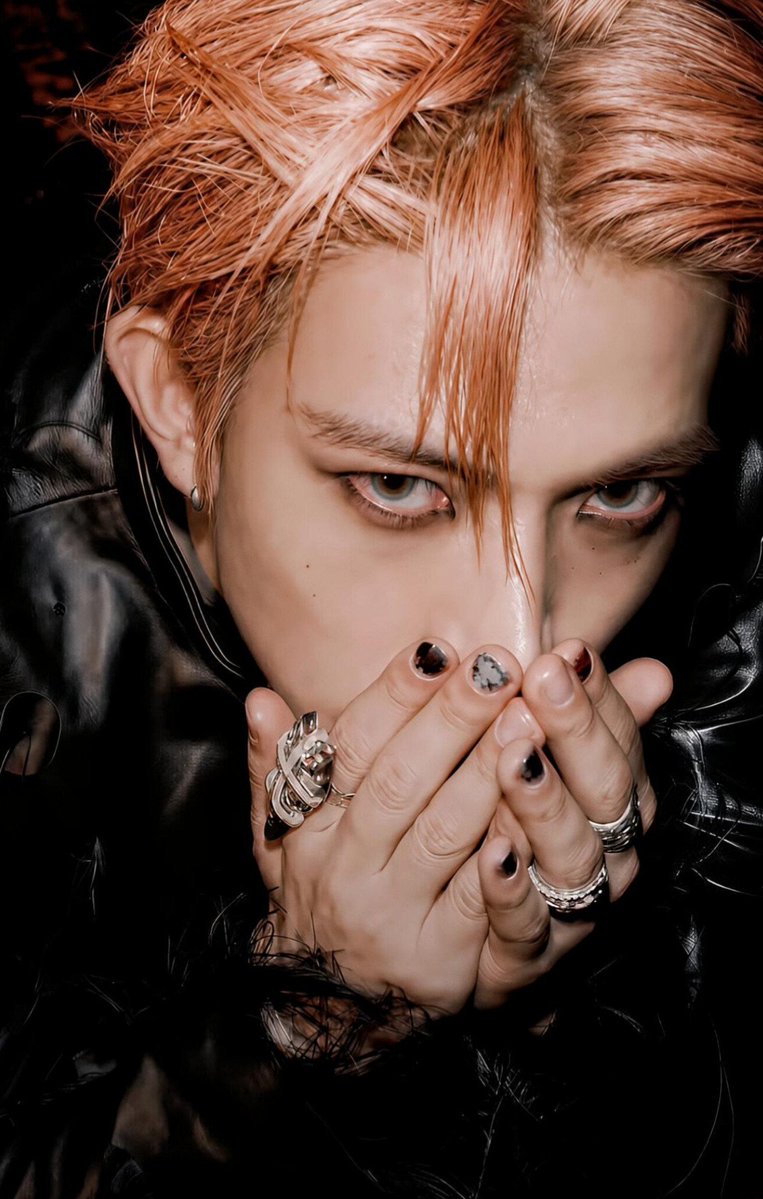 keevanan's tweet photo. The duality is unreal. https://t.co/dOlhCGrW6G