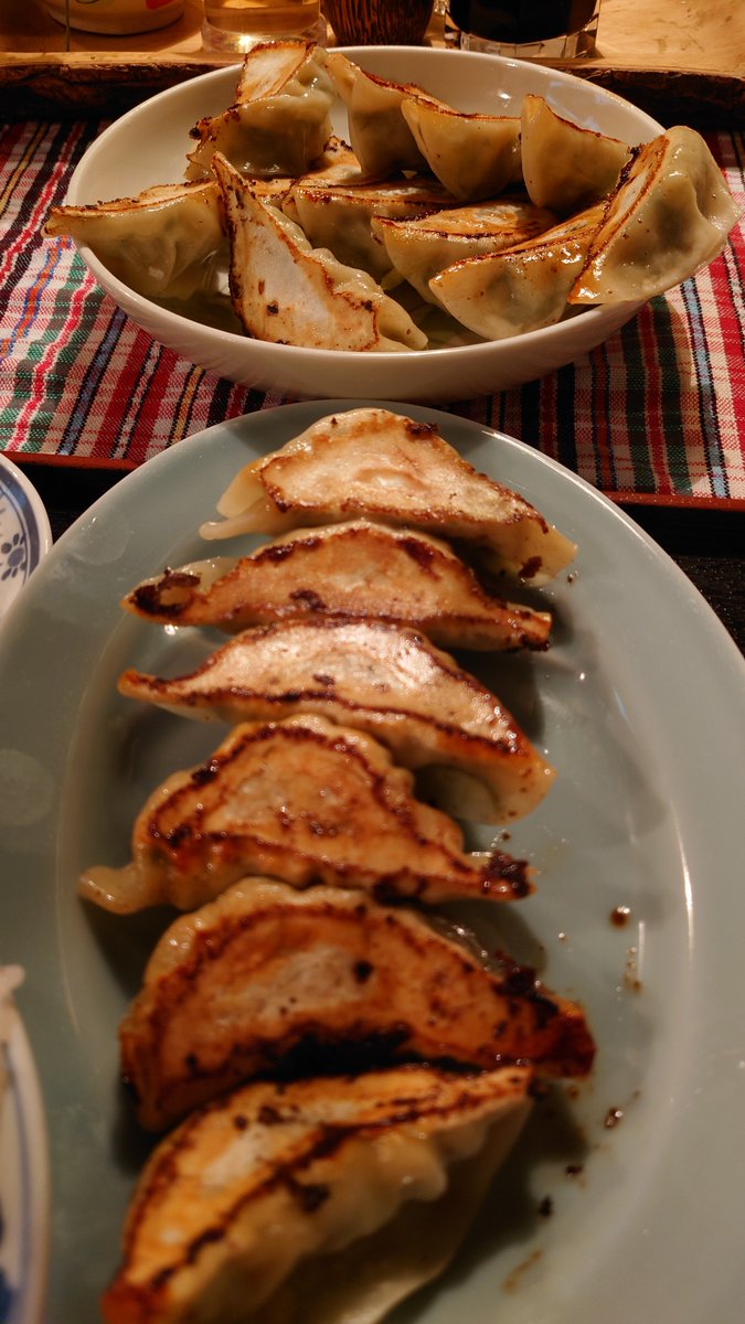 GOSUISEI_'s tweet photo. 昨夜は埼玉東面から川越へ。
久々にW にんにく餃子 にありつけました(+しそ餃子も)。
イレギュラーに予定が入ればあぶれるのが世の常だよね。と思いながらバタバタもがいている間に #原爆絵画展 も近づきつつあります。
今年もボディペイントで参加しますので、よろしけばぜひm(_ _)m
#川越市 #蓮馨寺 https://t.co/ac38uIZPzx
