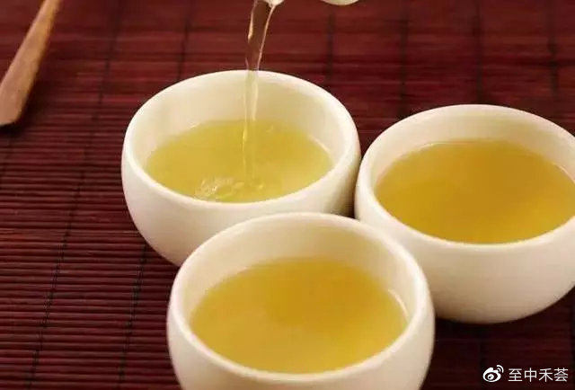 GozmaPatrik's tweet photo. Had a lovely cup of homemade lemon tea with our new neighbor today—small moments make the neighborhood feel like home! https://t.co/V0umPZDTsi