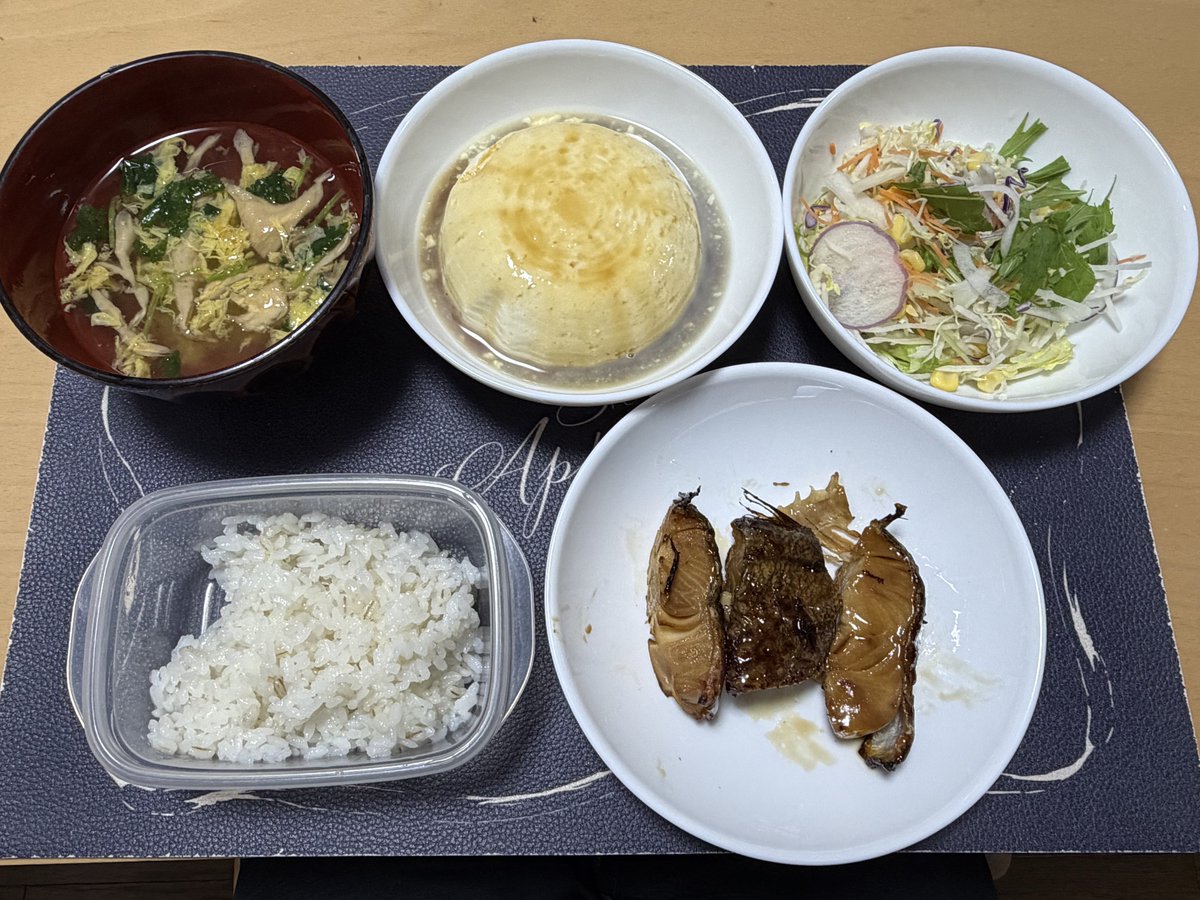 もりけん tweet media