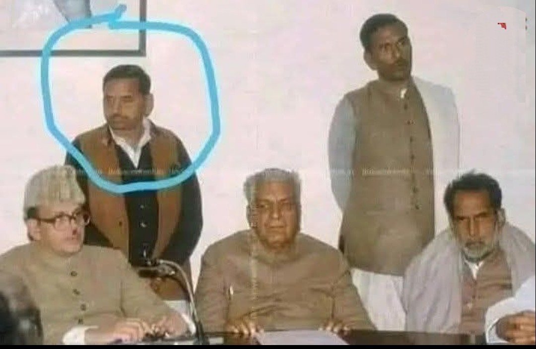 speak000000's tweet photo. कुछ चुनिंदे लोग इतिहास के पन्ने पलटने की बातें कर रहे थे ,,

पहले तो इनके विचारों को लोगों से परिचित करा दी जाय....
. https://t.co/sa5rUVdaWz