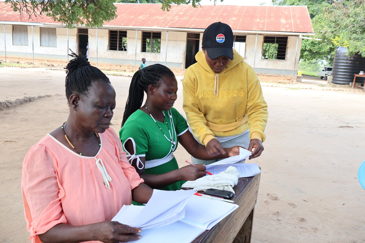 LGFnUg's tweet photo. 📍This week, we were in the refugee-hosting districts of Yumbe, Terego, and Madi-Okollo collecting data for the Teacher Wellbeing and Retention in Contexts of Protracted Violence and Displacement study.

The study is exploring how to support teachers in crisis-affected settings. https://t.co/Cc5WWE0ajX