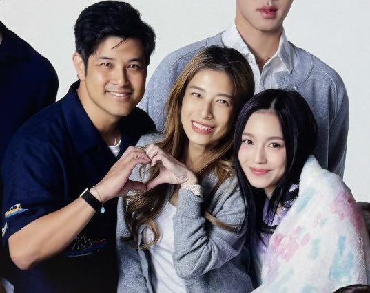 bbcab_'s tweet photo. ขนาดนี้แล้วใครจะมารับบทระฟ้านักบัลเลต์ได้อีกถ้าไม่ใช่เลิฟรัก 🥹 เป็นลูกศิษย์ครูพี่แตตั้งแต่ตัวกระจิ๋วหลิว เคยไปถ่ายรายการเต้นบัลเลต์กับพี่แตพี่เติ้ลอีก 20 กว่าปีผ่านไปได้กลับมาเจอกันในบทบาทนักแสดงและผู้กำกับในซีรีส์ที่ตลคเป็นนักบัลเลต์ เดสตินี่มากๆ 🩰💖✨

#DittoSeries #loverrukk https://t.co/ONj07Mndaz