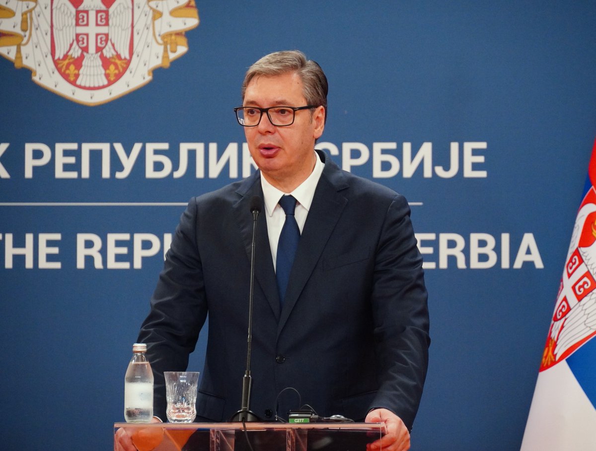 sns_srbija's tweet photo. Председник Републике Србије Александар Вучић @avucic изјавио је да се први пут осећа права несташица нафте због чега ће Београд морати да интервенише из државних резерви с огромним количинама дизела, као и да сматра да ће ситуација бити гора од септембра.
https://t.co/595m890FO4 https://t.co/KCQUk5LKoh
