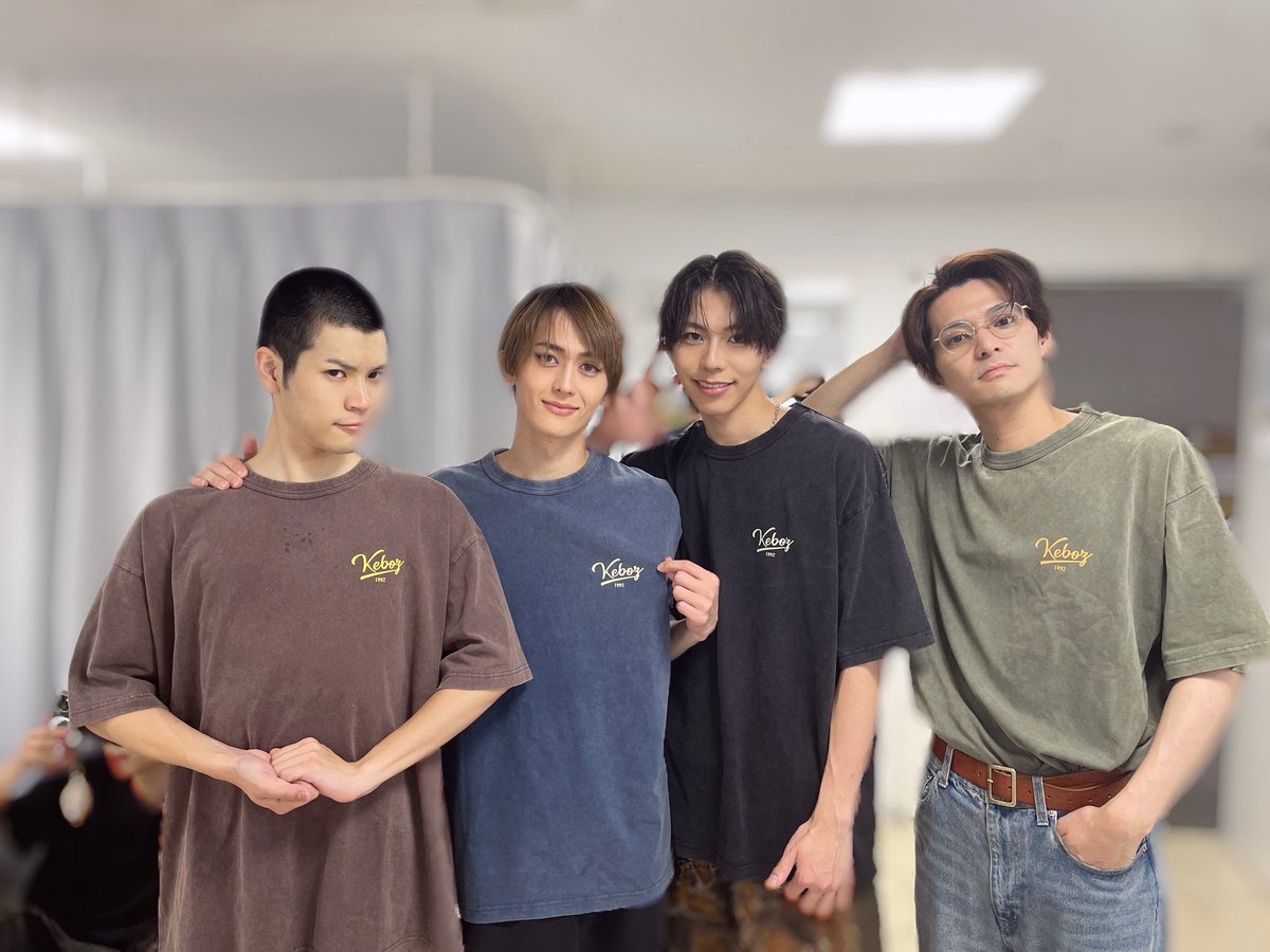 kushidadesu's tweet photo. #テニミュ
本日もありがとうございました！！
大阪も残りわずかとなってきましたな…
お寂しい。

四天みんなでオソロッチちゅー話しや！
みんな色違くてええねえ〜最高です。
4人で最後まで頑張ります頑張らせてください🔥

明日は２公演！
大阪常勝🫶💛🔥 https://t.co/aSYxArzlZt