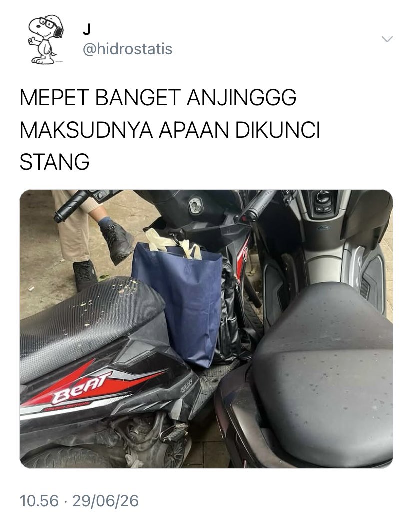 serenaode's tweet photo. parkir lo (sengaja) bangsat!

a jjyuon short au https://t.co/1bOxwBPv7l